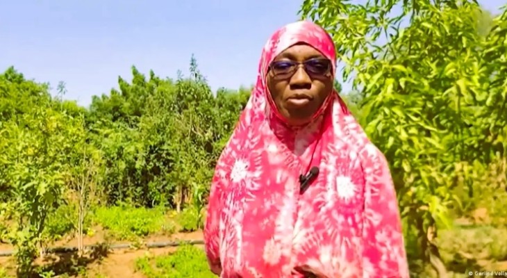 গ্রামে স্বর্গ গড়েছেন নাইজেরীয় ‘টান্টি রোজ'